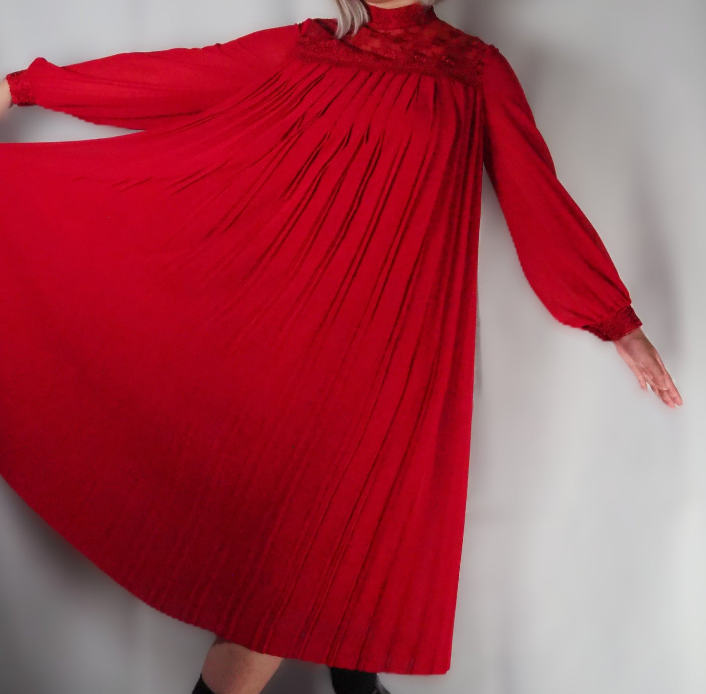 Vintage red Lace-Insert Pleated Midi Dress