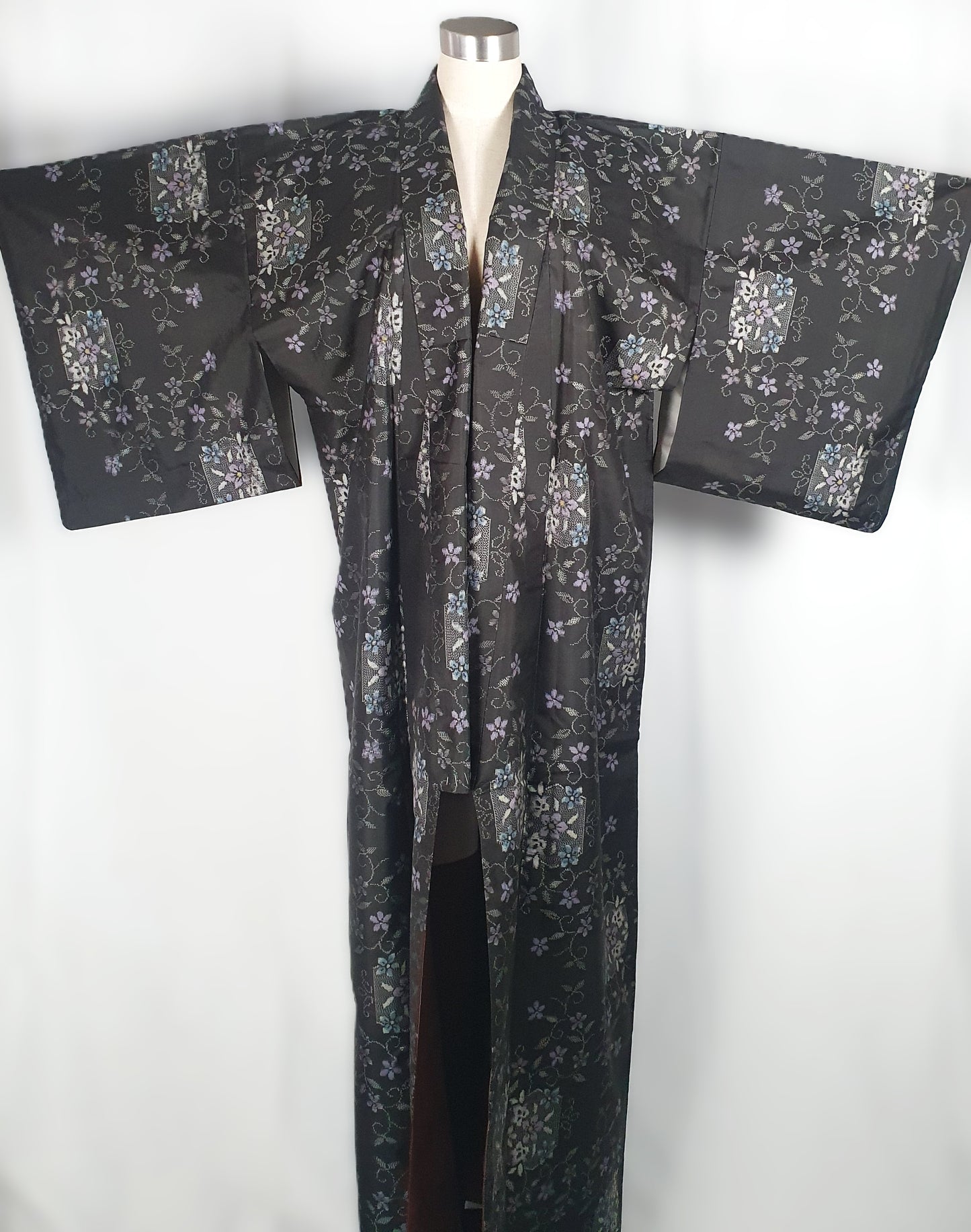 Authentic Murayama Oshima Tsumugi Silk Kimono with Certificate (Shoushi)